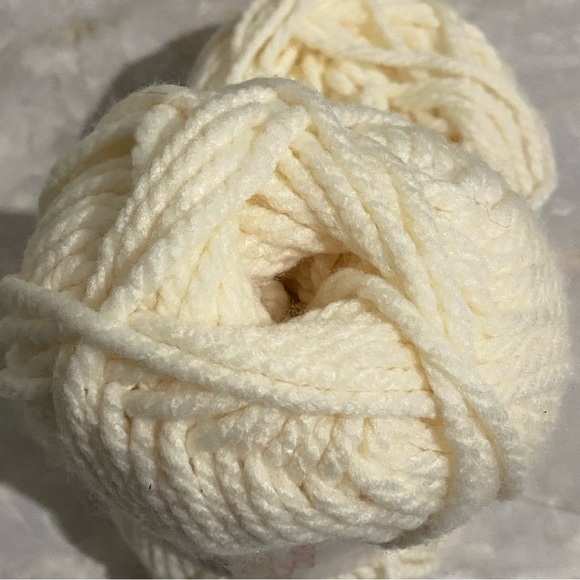 Bernat Softee Chunky #6 Super Bulky Yarn - Picture 5 of 6